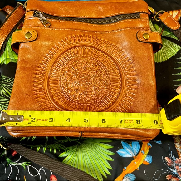 Patricia Nash Francesca Leather Embossed Crossbody Festival Boho Travel Bag Tan - Picture 8 of 14